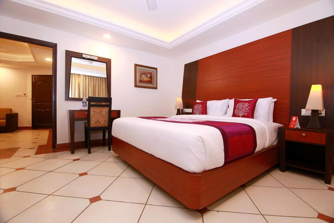 Emarald Hotel Cochin Kochi Exterior photo