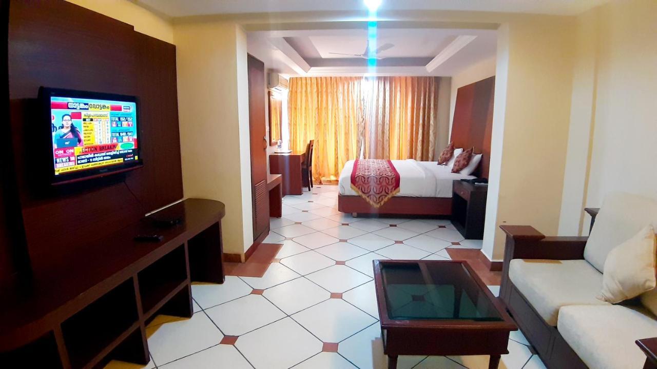 Emarald Hotel Cochin Kochi Exterior photo