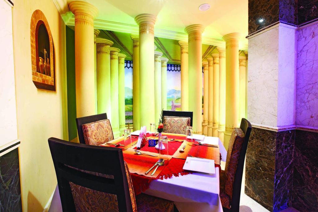 Emarald Hotel Cochin Kochi Exterior photo