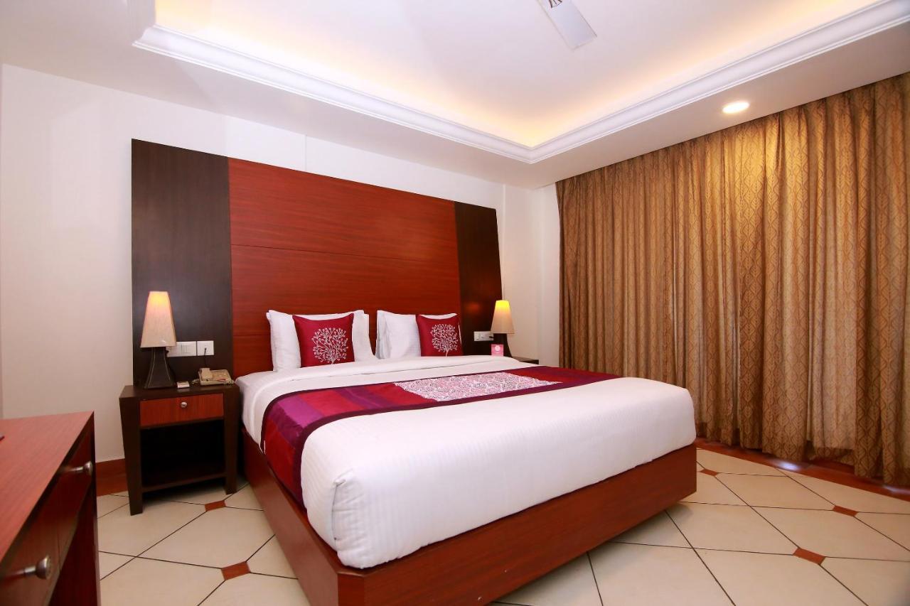 Emarald Hotel Cochin Kochi Exterior photo