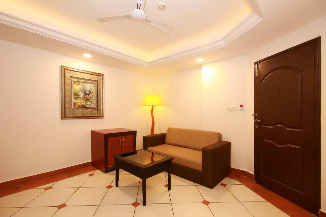 Emarald Hotel Cochin Kochi Exterior photo