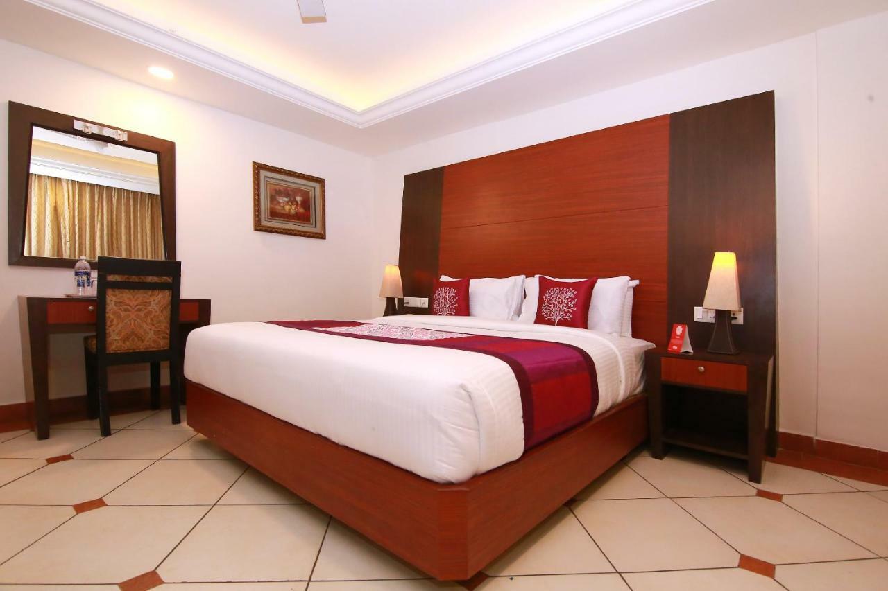 Emarald Hotel Cochin Kochi Exterior photo
